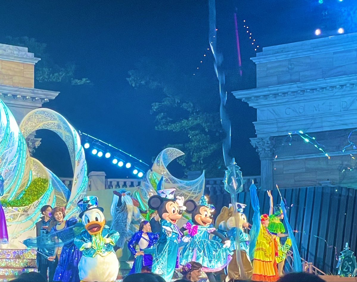 AY12021202's tweet photo. 🥱が喜んでて🧞‍♂️がドヤ顔で画面みせてきたから「やるやん！初めて役に立ったねクソガキ〜😏…んでこれなに？？？」って言ったら「DPAだよ！！！売り切れてたけど取れたの！」て2人に突っ込まれながら乗ったアナ雪がいちばん面白くてキレイでした😗 https://t.co/IfnRFr3ek1