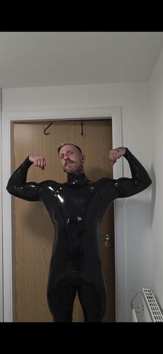 ltx_626's tweet photo. Going out for my birthday meal, then a night chilling in latex.

Hit the link below of you want to buy me some cake 🫢

https://t.co/WC2GizraiW https://t.co/0C4Yy3xCPd