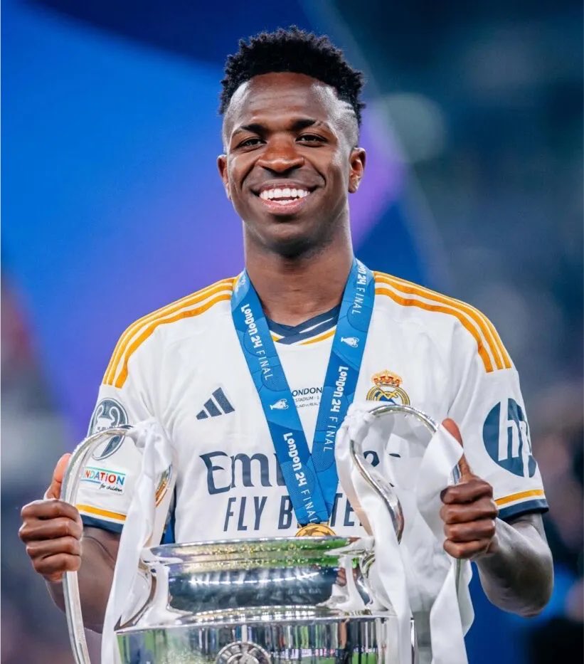 Arsenal_FRA's tweet photo. ‼️ La situation autour du transfert de Vinicius Junior est devenu LE SUJET DE CONVERSATION du stage de prépa ! 🤩

Les joueurs et le staff en parlent quotidiennement. 

Il y a une réelle excitation à l'idée que Vini rejoigne Arsenal !! 🔥@charles_watts https://t.co/i5yn99Vlz8
