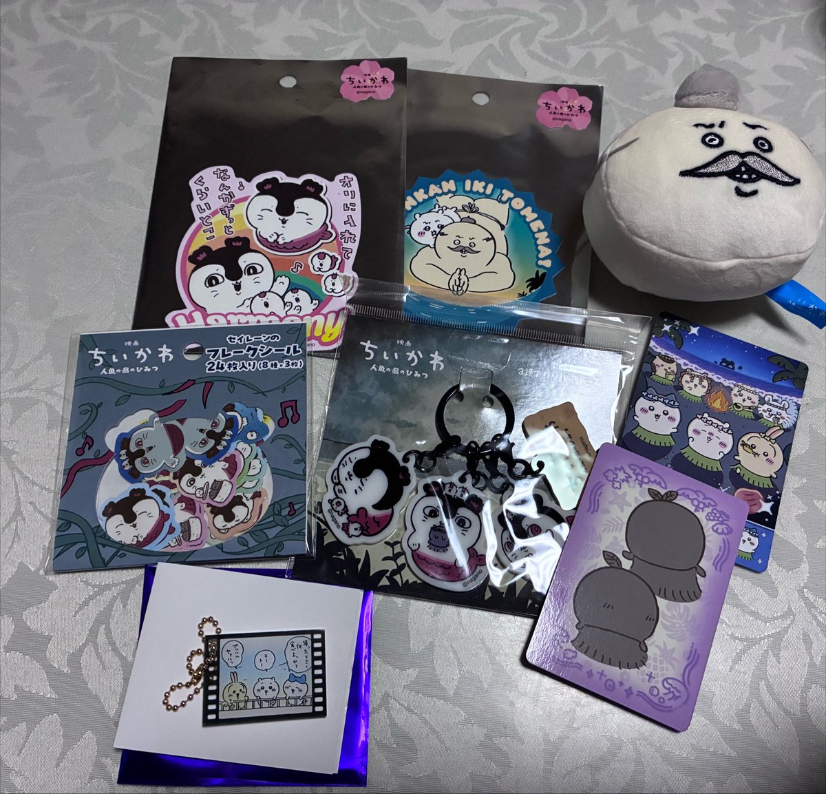Nosign_1111's tweet photo. パルコで5000円以上購入でちいかわポーチ貰えた。ちょうど、ちいかわランド、アニメイトで購入予定だったのでよかった。セイレーンと島二郎好きすぎて暴走してる。
ガチャしたら島二郎でした！セイレーン(人魚)も欲しかったなぁ…。500円は高い。
しかし島二郎の掴み心地最高でずっと握ってる。 https://t.co/CA8cXTqSbR