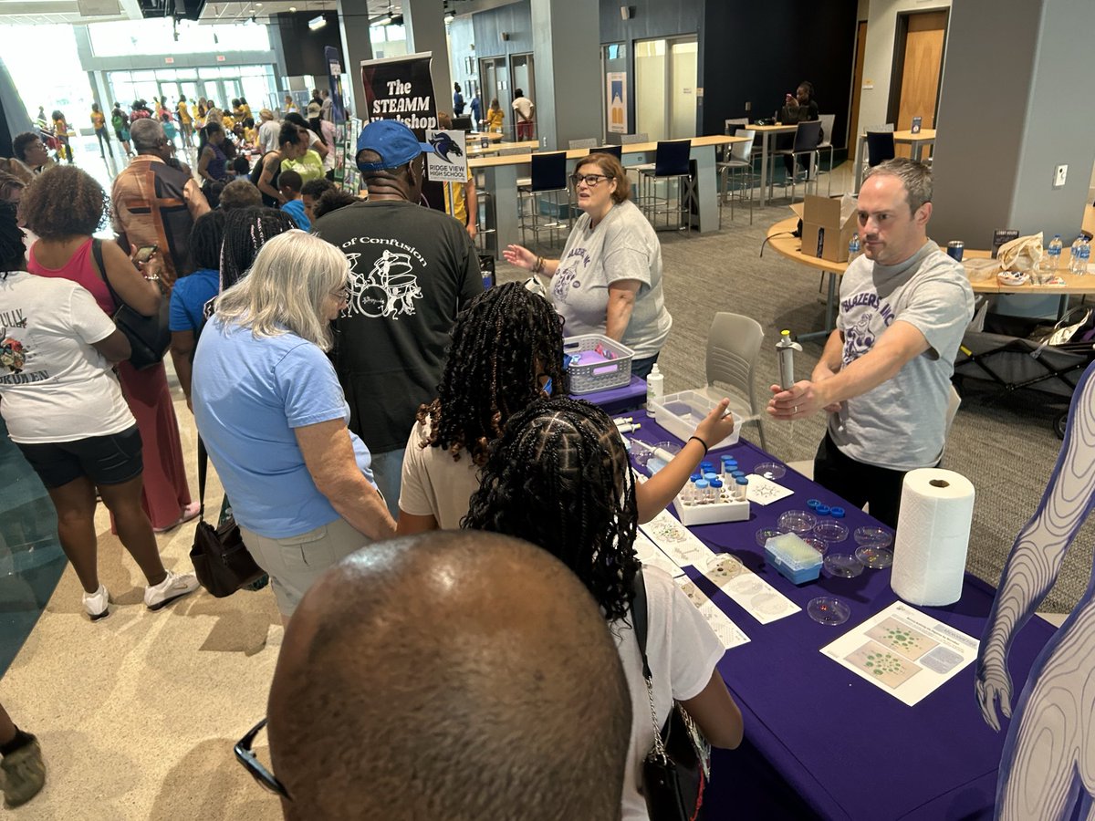R2Magnets's tweet photo. The  Back to School Bash @RichlandTwo is in full swing! Come learn about the exciting magnet programs we have to offer. @rvhs @KMMPMPanthers   @RVHSScholars https://t.co/OdEH5wPRSU