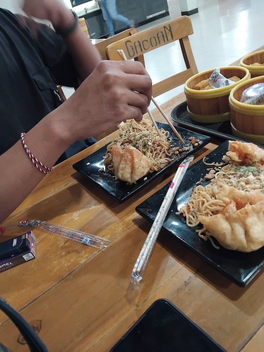 nhe_ries's tweet photo. 📍Mie Gacoan Sindulang
 stuck level 0 🤏

#mdo #manjomakan https://t.co/1RLoE3Opdt