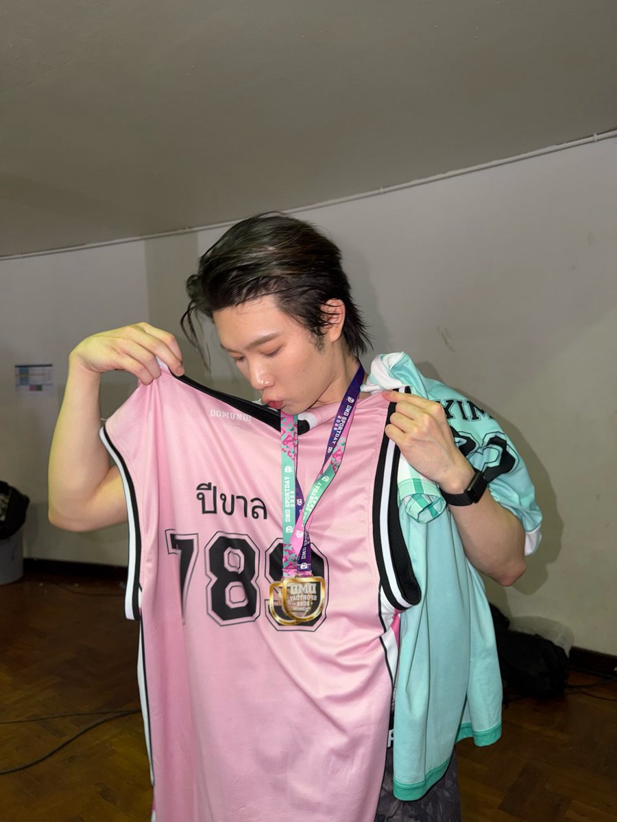 mynameis_yim's tweet photo. ขอทุกคนส่งกำลังใจให้ติวเตอร์ด้วยนะครับ วันนี้โชว์ DEXX คงไม่มีเค้า ขอทุกคนส่งพลังใจให้พวกเราผ่านสถานการณ์นี้ไปได้ด้วยดี และขอให้ติวเตอร์หายไวๆครับ 🫶🏻🥲  @TutorKrp 

DOMUNDI SPORTS 2026
#DMDSportsDay2026 https://t.co/puJXMRZtZJ