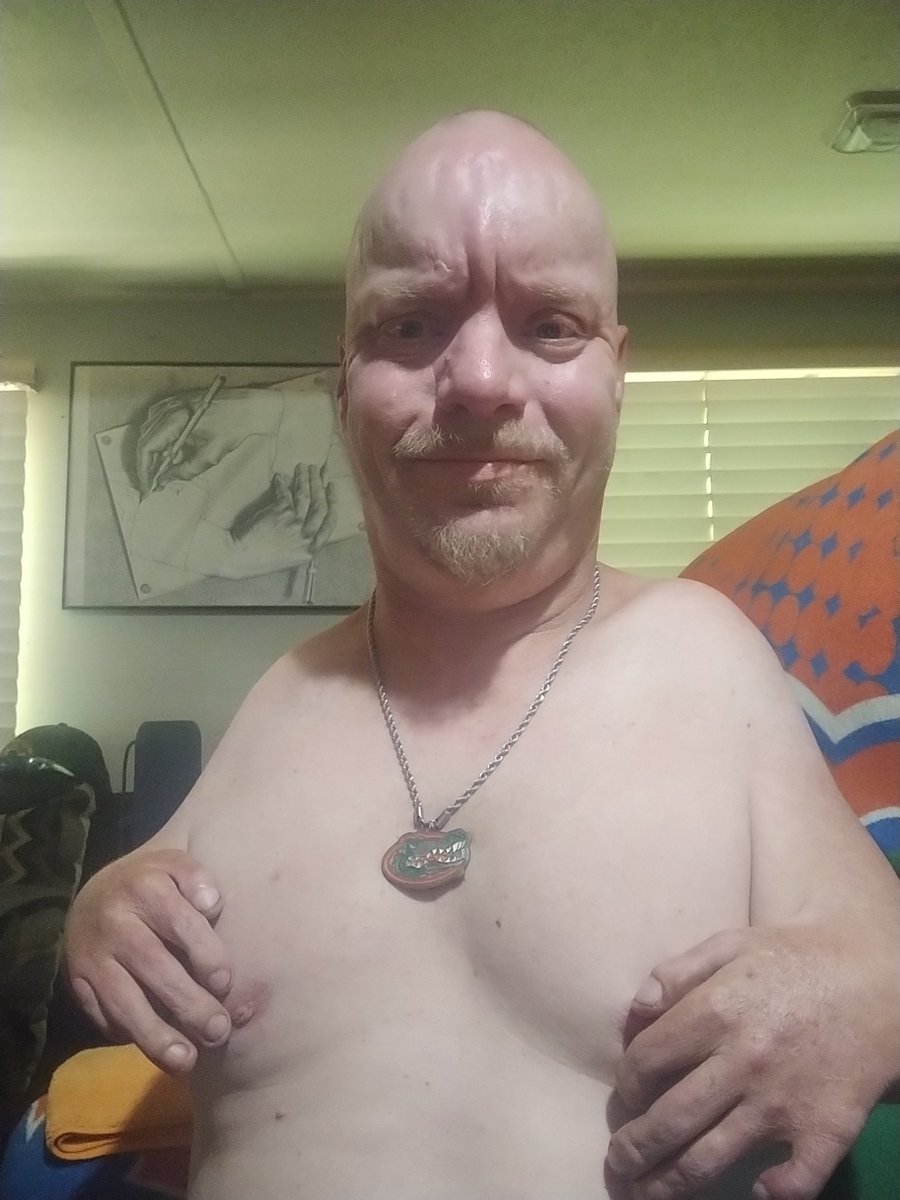 GatorGuy80's tweet photo. This is me. https://t.co/ZhdiNYEqgG