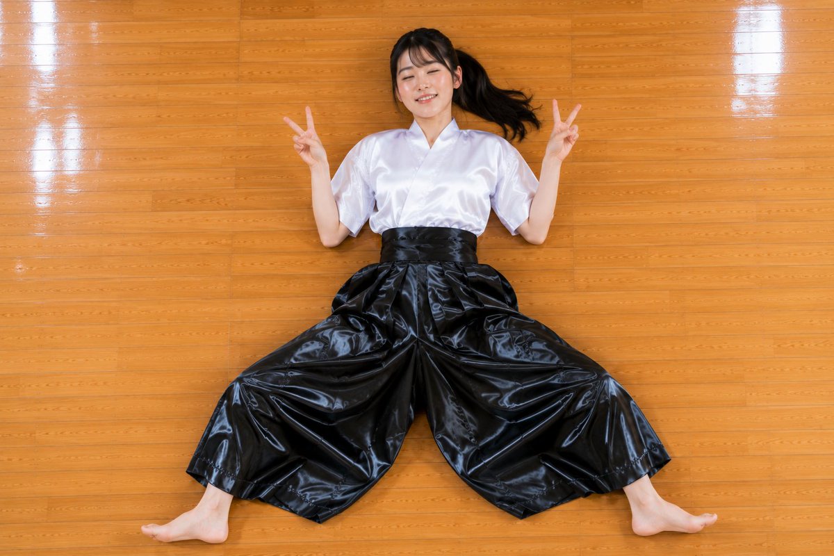 LovePhantom2501's tweet photo. #satin #kyudo #hakama https://t.co/UuaUzJNeZe