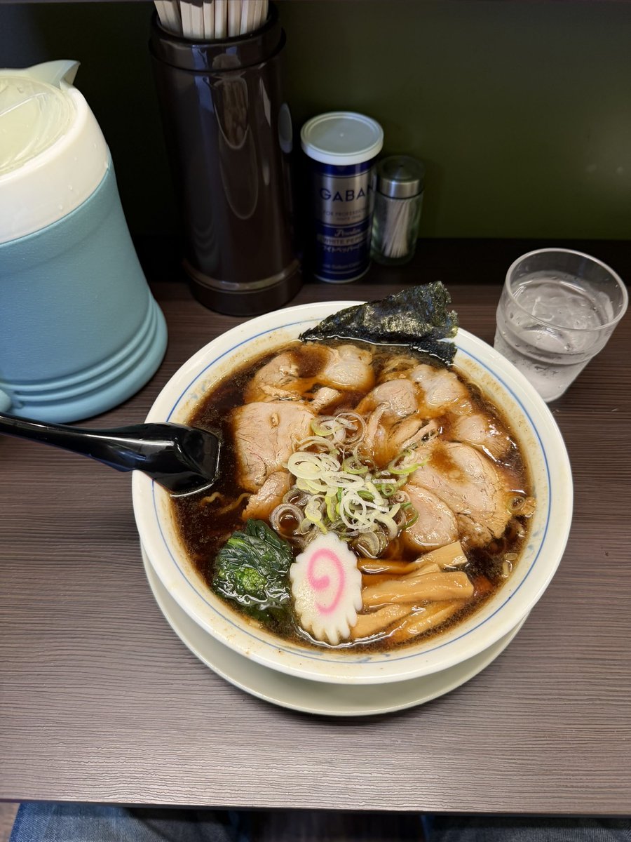 ebbikun's tweet photo. 今日はリア友と福島に行きました
桃は5個で3000円(サイズがいいのでいい値段)で買いその後郡山に行き昼飯はラーメンを食べ宮城に帰り仙台駅前ぶらりとして1日終了しました。
久々にそのリア友と出かけたので楽しかった！ https://t.co/LVWDpscl02