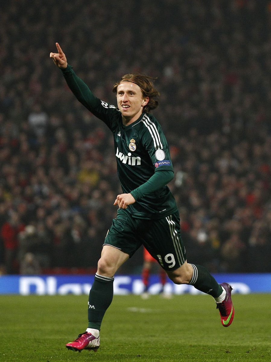 angelm0dric's tweet photo. honestly one of my favorite kits he looked so pretty in dark green https://t.co/BPgv5ljLv4