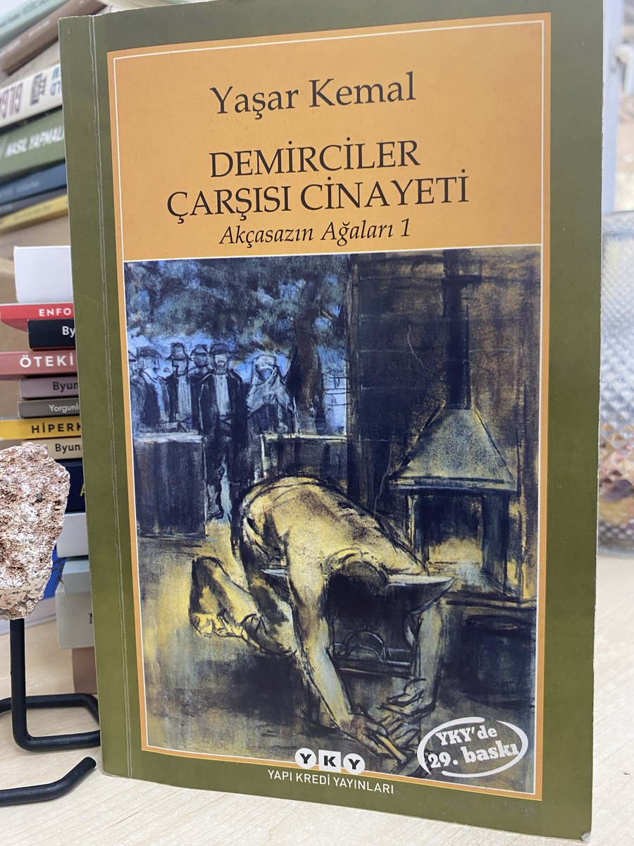 Can_21_'s tweet photo. “Diyarbakır surlarının dibine geldim.Toprağına diz çöktüm, eski taşların , eski otların , eski kapıların , eski demirlerin çok eski bakırların yeşiline diz çöktüm.
Surların aydınlığına ,ışığına, Yalımına diz çöktüm.”

“O iyi i insanlar o güzel atlara bindiler çekip gittiler.”

@YKYHaber