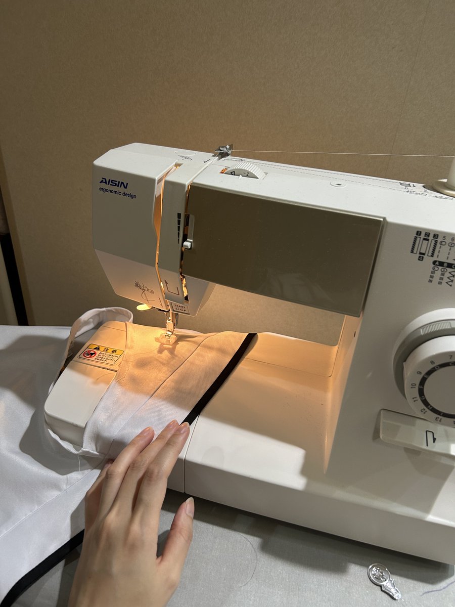 seisosj's tweet photo. 深夜に微調整を始めるコスプレイヤー（騒音） https://t.co/2zYrRnWUXn