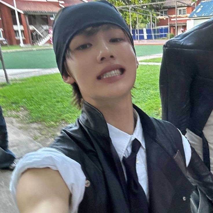 luvheejakie_7's tweet photo. ⋆𐙚₊˚ four idols to get to know 
my real life personality better 𓂃 ࣪˖ 💌 https://t.co/cRzEyIvEOi