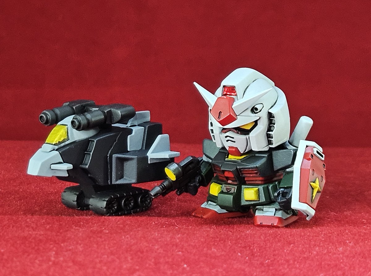 calami_belial's tweet photo. 機動戦士ガンダム V作戦ビスケット
ガンダム&amp;Gファイター(リアルタイプカラー)完成しました
MGのキットを参考に塗装し
それぞれにネオジム磁石を仕込んでいて乗っける事ができます https://t.co/jawBaaOdga