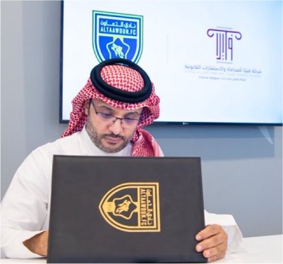 lttva's tweet photo. على عاتقك مسؤولية مدرج كامل فكنت توعدهم بالعمل بكل ظهور اعلامي 

ولم يروا منك حتى الآن الا التقصير والخذلان وفقدان للجديه بتحقيق اللقب وتفريغ ناديهم من نجومه

مهر البطوله غالي يابو غاده ، وعملك الحالي لايضمن لك حتى تجنّب الهبوط.
#عشم_التعاونين_اكبر @badr_GH https://t.co/chSniH5nCs