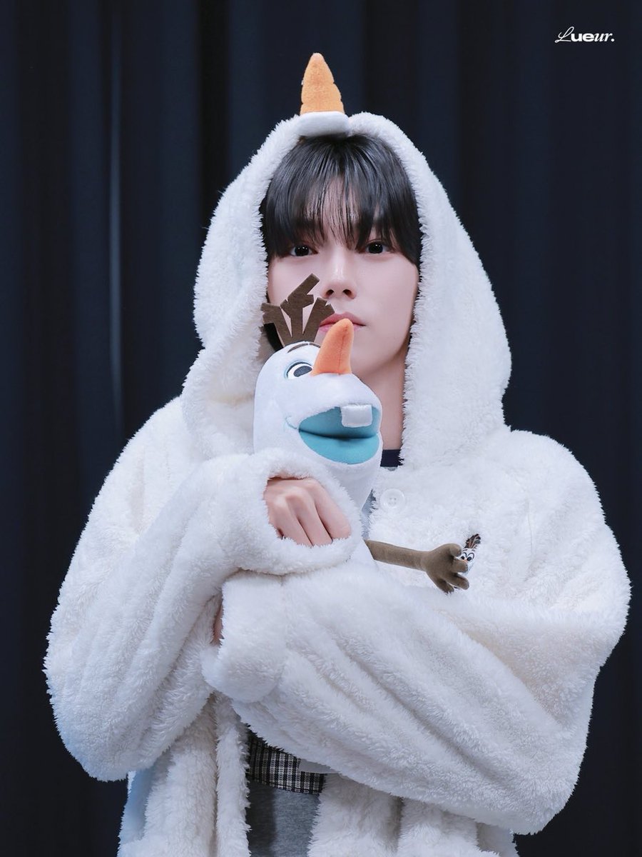 ifwiu_'s tweet photo. 립우 한 3-23살정도로 보임… https://t.co/hOrXW5pr4b