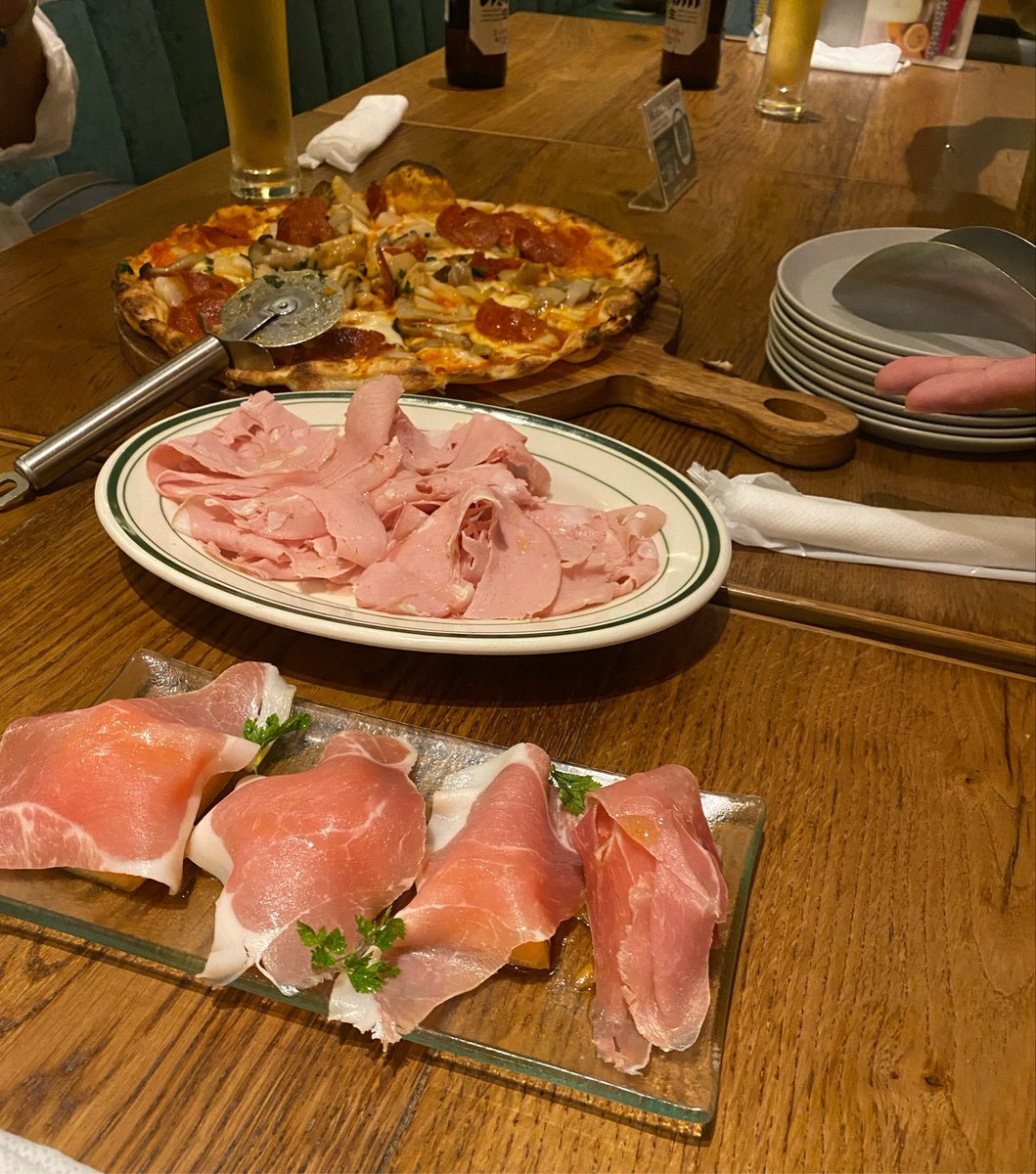 djebifry's tweet photo. 飲み会🍻 https://t.co/23fsLjR8Sm