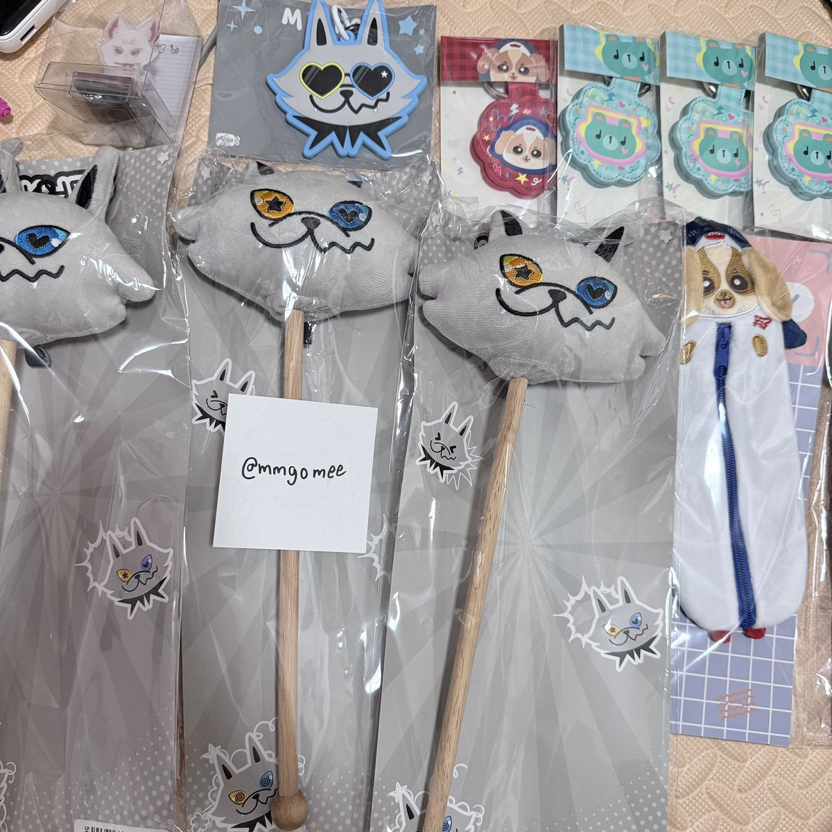 mmgomee's tweet photo. พร้อมส่ง /นัดรับหน้างานตอนนี้ได้ค่ะ

• Rubber Bag tag เวสลีย์ : 250 (จาก 390) 

• plush pencil กระเป๋าดินสอ : 490 (จาก 590)

• ไม้ทุบ lykyou : 500 (จาก 590)

#งานมหกรรมนิยายนานาชาติ2026xgmmtv
#WESLEY #ตลาดนัดวิลเลี่ยมเอส #ตลาดนัดปอนด์ภูวินทร์ #ตลาดนัดLYKN https://t.co/0f1ycdgmKF