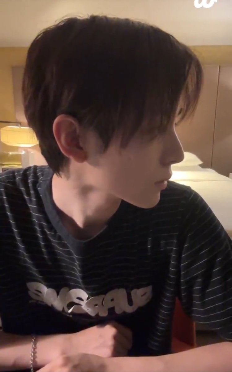 diffe486's tweet photo. 옆태 진짜 존나잘생김……………. https://t.co/YI4rpD4rqw