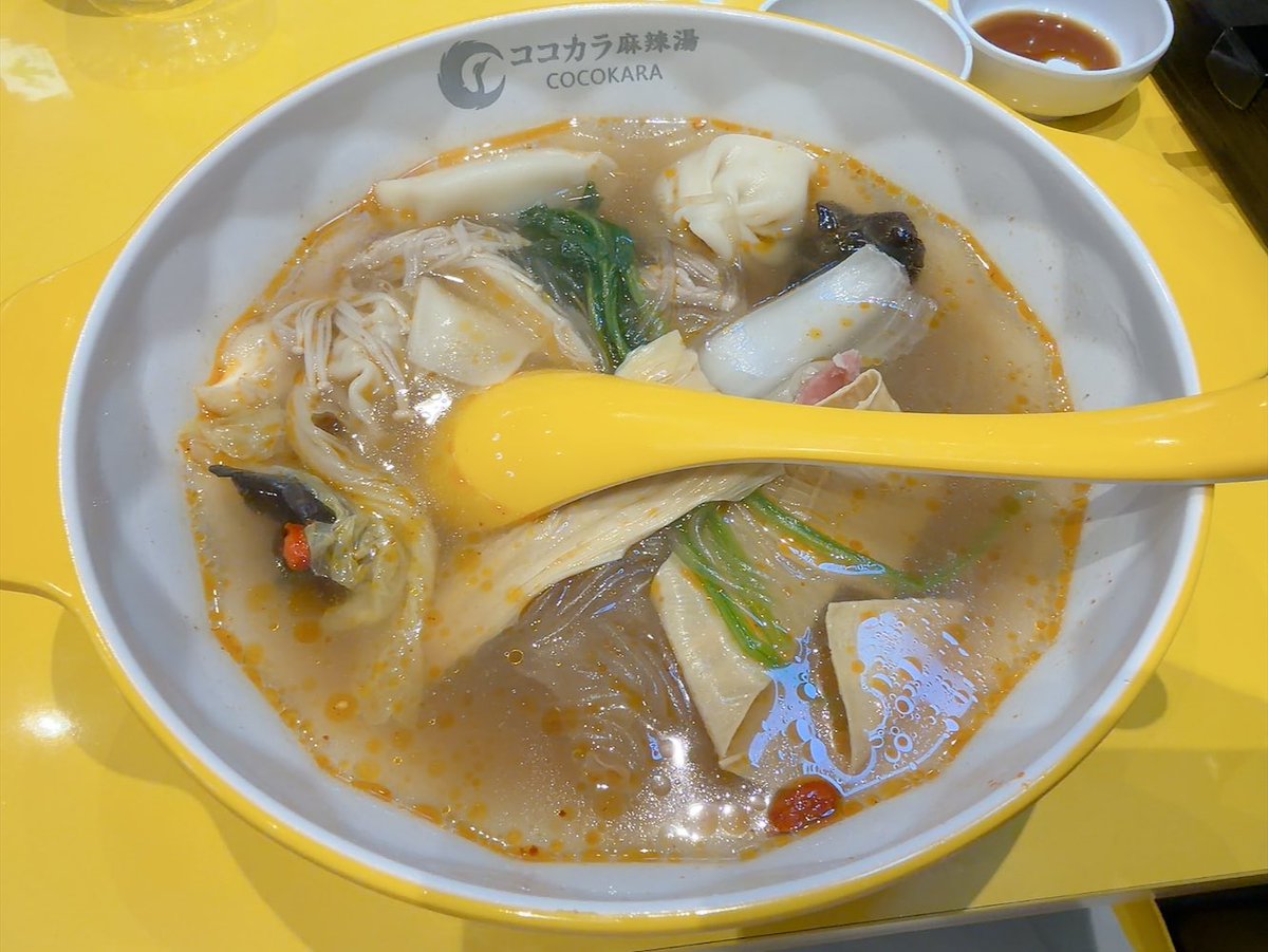 arararen's tweet photo. テレビで紹介されてた麻辣湯を食べに行った！！美味しかった😋控えめで1060円しか具入ってなかったから他の具ももっと入れればよかったなぁ....他にも味や具があったからまた行こう✨ https://t.co/42Ly5D1psB