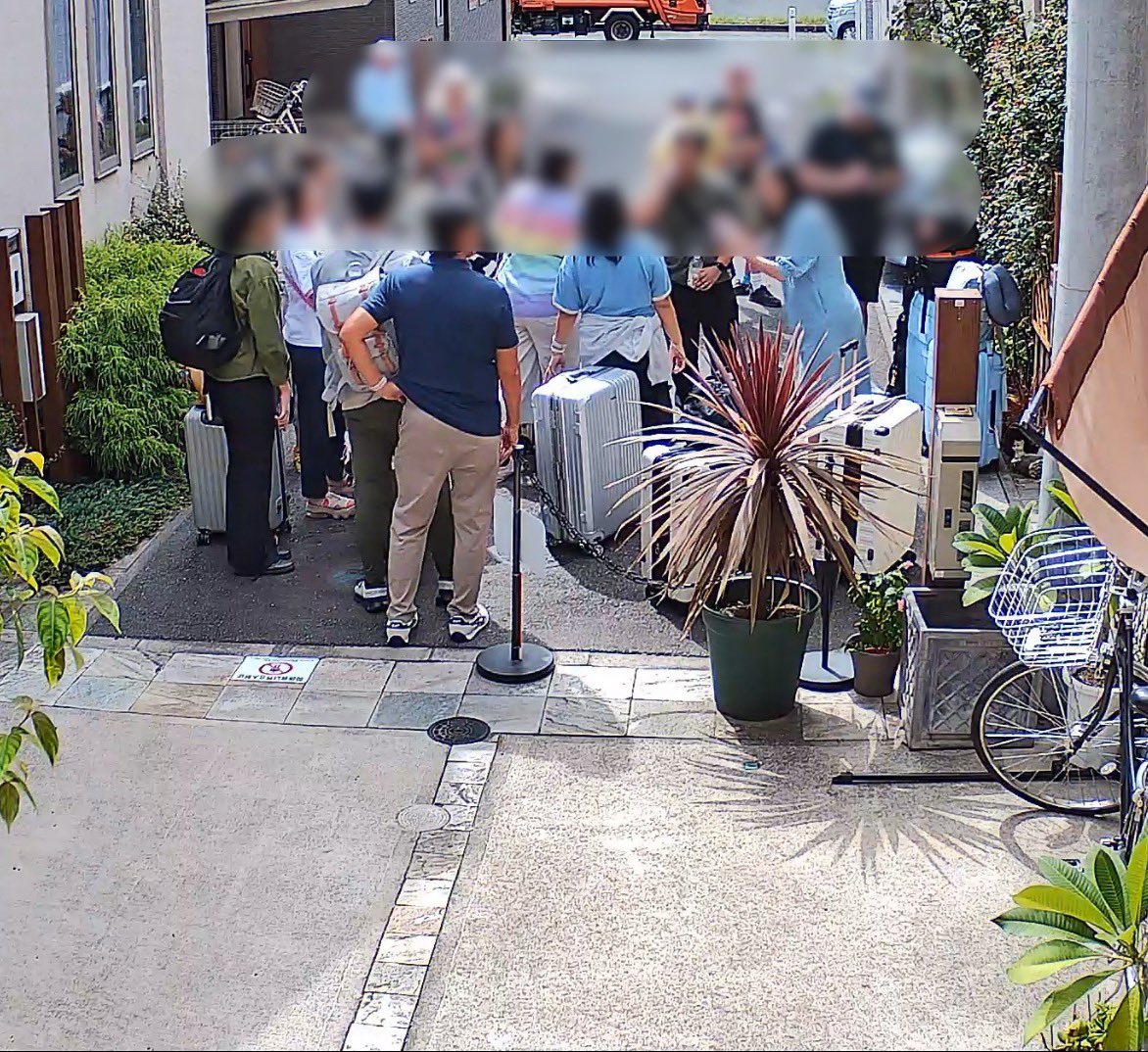 NO_MORE_389's tweet photo. 船橋市長 松戸徹さま
船橋市 保健所の皆さま

普通の戸建て住宅に
定員12名の時点で
ありえないだろ🙄

人が増えれば増えるほど
みんなで割るから安くなり
1人あたり3,000円くらい。

そんな安いとこに泊まるやつらが
集団で来たら
民度悪いに決まってるやん😨

定員を規制すべき‼️
普通の戸建てなんだから
MAX4, 5人に決まってんだろ💢
とりあえず、すぐできること。

@Funabashi_city 
@funabashi_kanko 
@dougnoah