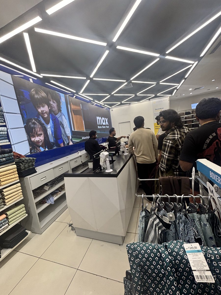 NGinjupalli's tweet photo. @maxfashionindia If you can’t handle peak-hour crowds despite having 5+ billing counters &amp; somehow manage to run just one at snail pace do everyone a favor and shut the store until you figure out basic manpower management. Weekends and paydays aren’t a surprise event; https://t.co/PHwREbiQbX