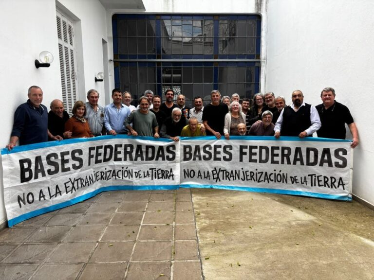 basesfederadas's tweet photo. https://t.co/uqb12fbhLf Omar Príncipe fue reelecto al frente de Bases Federadas  y convocó a movilizarse contra la reforma de la Ley de Tierras que debate el Senado https://t.co/XhLzFJ5r9b