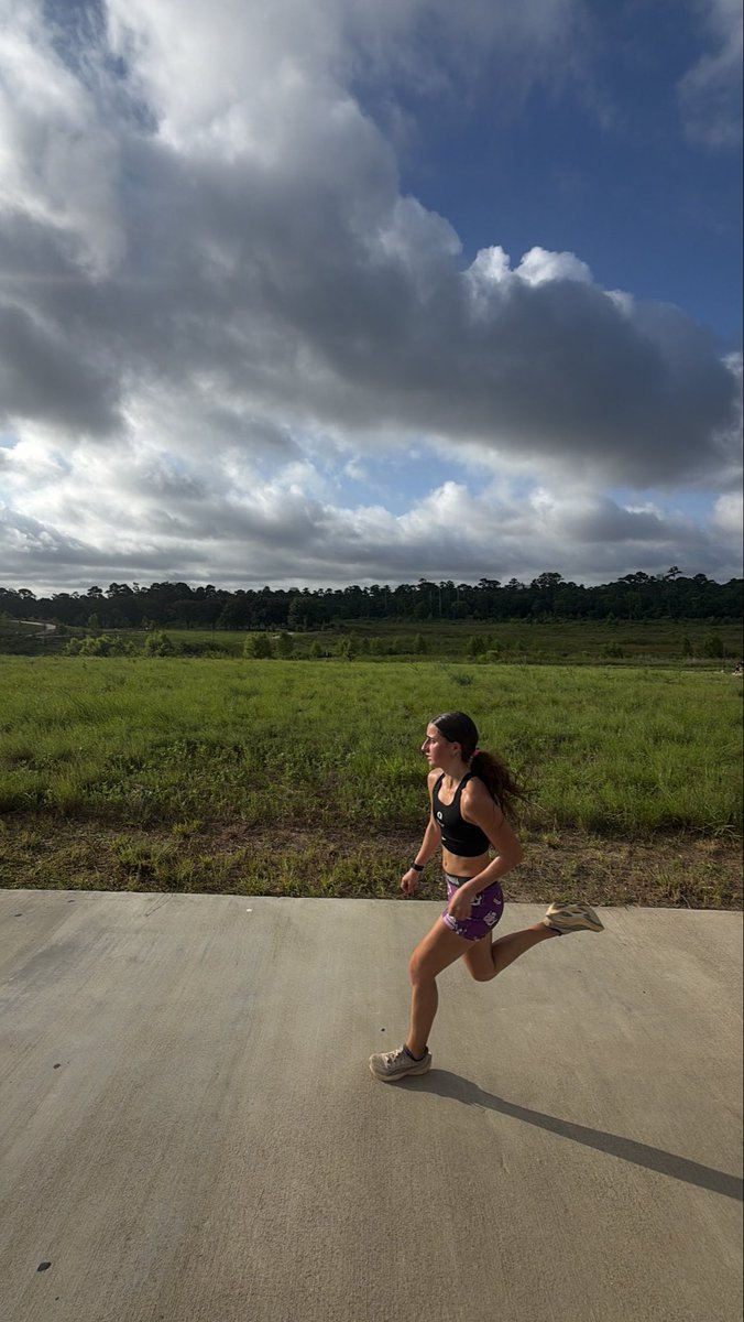 HazelVowell29's tweet photo. Saturday long run 
Ten miles with threshold finished out with hill sprints. Definitely was hard but the pain was worth it! https://t.co/z8JmjLq0QQ