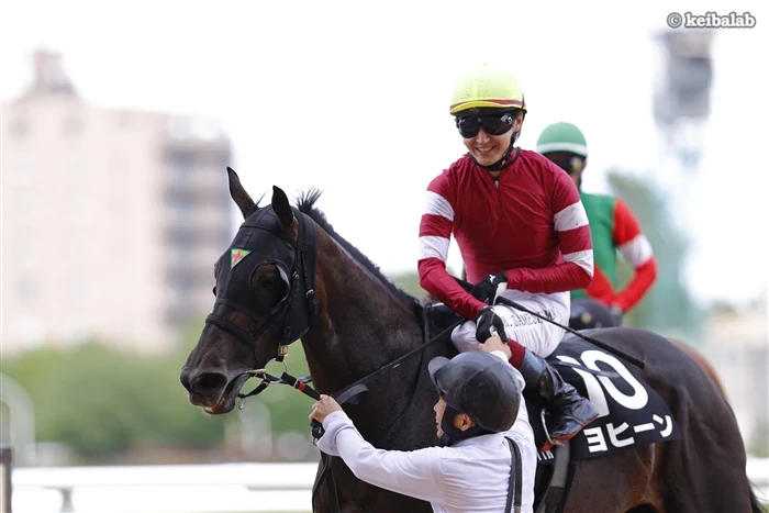 keibalab's tweet photo. 【Stronger】
本日の札幌競馬場には藤田晋社長も来場。メインのSTV賞を愛馬ヨヒーンが制し表彰台に。
#ヨヒーン #鮫島克駿 #藤田晋 
https://t.co/2k3q4SJB1W https://t.co/fkG10o9SAW