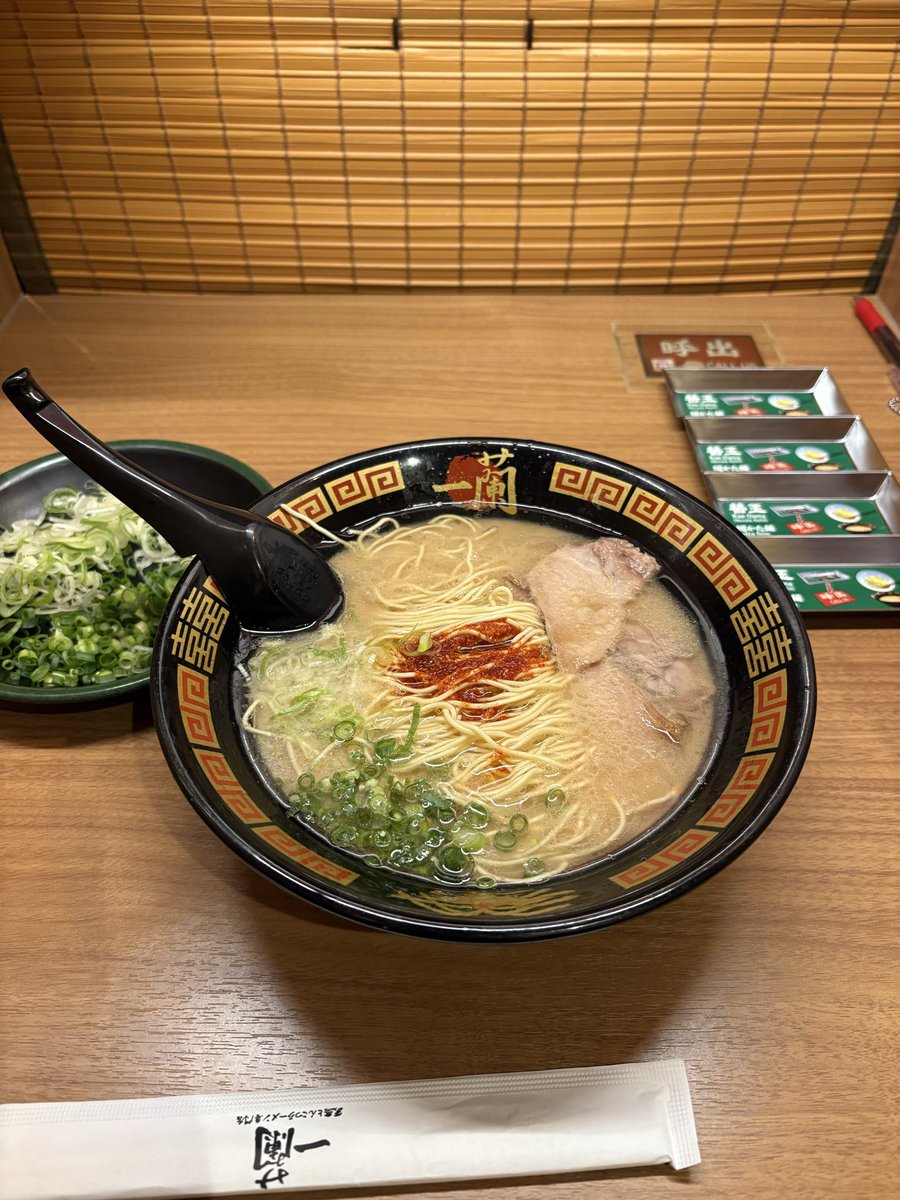 Ravvix_'s tweet photo. 福岡県民ですが一蘭行きます https://t.co/R5giQPx4yv