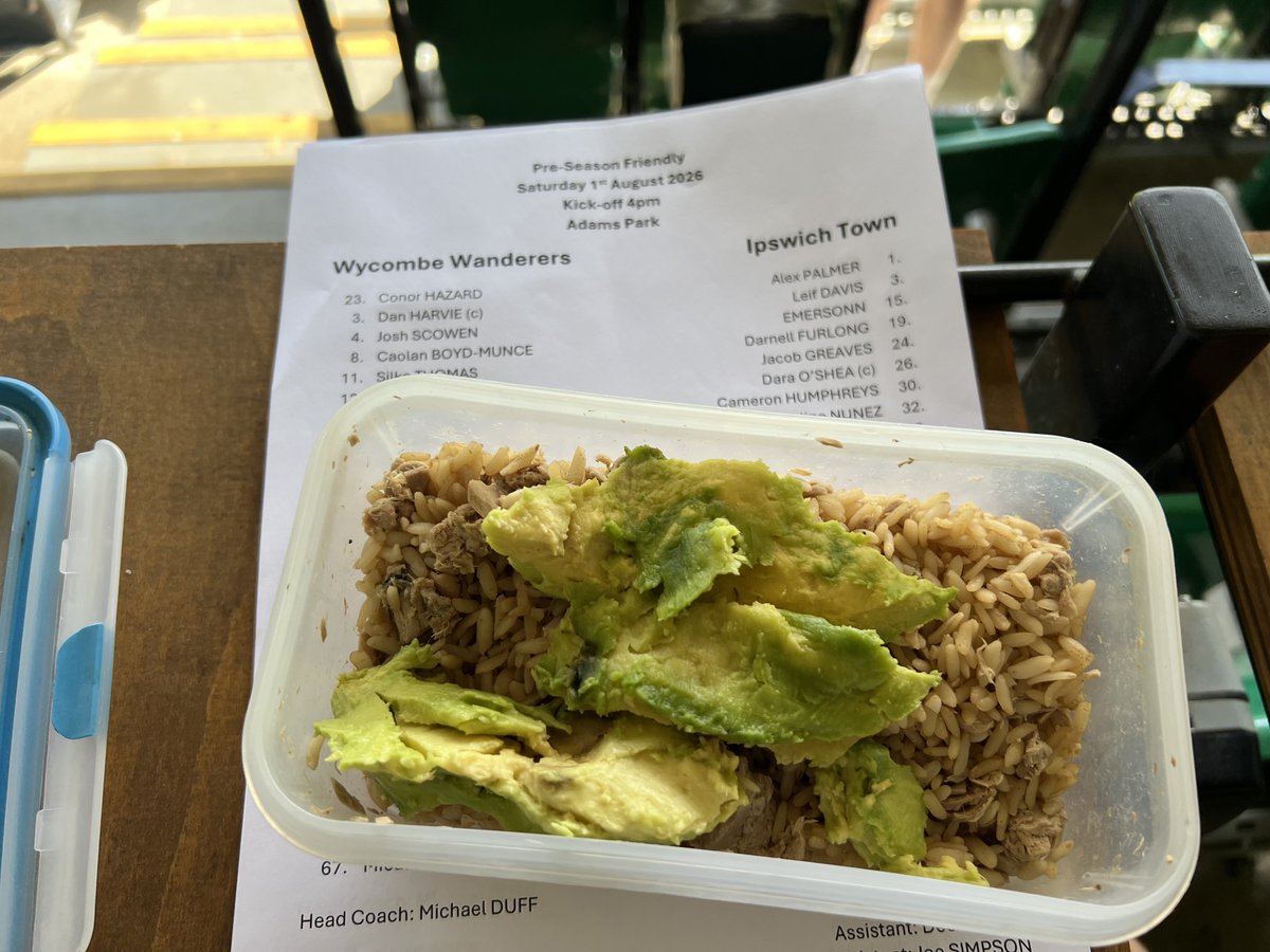 BroadcastMoose's tweet photo. Brown Rice, Tuna and Avocado for lunch at Wycombe v Ipswich https://t.co/MqAN2MngL6