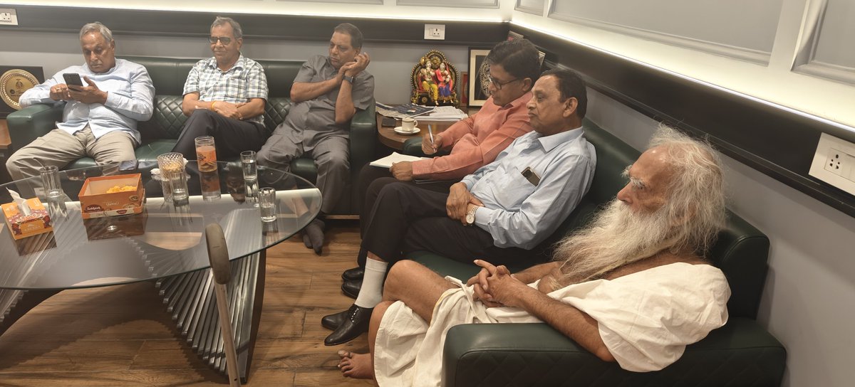 DrSushilKrGupta's tweet photo. स्वास्थ्य सेवा में एक ऐतिहासिक कदम! 🏥✨
श्री ब्रह्मपुरी अन्नक्षेत्र आश्रम ट्रस्ट द्वारा कुरुक्षेत्र (ब्रह्मसरोवर) में 100 बेड वाले 'महाराजा अग्रसेन ब्रह्मपुरी हॉस्पिटल' का निर्माण कार्य तेज़ी से जारी है।
💙 खासियत: यहाँ सभी विश्वस्तरीय स्वास्थ्य सेवाएँ पूर्णतः निःशुल्क होंगी!
निर्माण कार्य को गति देने और इसे शीघ्र जनता को समर्पित करने के लिए आज समीक्षा बैठक संपन्न हुई।
#Kurukshetra #FreeHealthcare #Haryana #HealthcareForAll #MaharajaAgrasen #SocialService