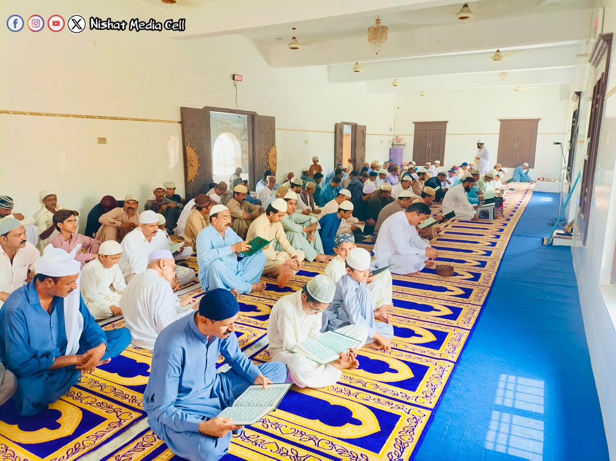 CellNishat's tweet photo. بدين: درگاھه عاليه لواري شريف جي ٽئين سجاده نشين حضرت غوث عالم خواجه محمد زمان ثاني قدس سره جن جو 201 ھون عرس مبارڪ درگاھه عاليه لواري شريف سميت ملڪ جي ڪنڊ ڪڙڇ ۾ نهايت عقيدت ۽ احترام سان ملهايو ويو، عرس شريف جو مک اجتماع درگاھه عاليه لواري شريف تي ٿيو، جڏهن ته عرس شريف جا سمورا انتظام درگاھه عاليه لواري شريف جي موجوده سجاده نشين حضرت قبلا پير محمد ��ادق قريشي نقشبندي جن طرفان ڪيا ويا، وڏي انگ ۾ درگاهه لواري شريف جي مريدن ۽ عقيدتمندن شرڪت ڪئي،عرس شريف ۾ ظهر نماز بعد قرآن خواني، تسبيح و تحيل ٿي، جنهن بعد مرشد جي شان ۾ قصائد خواني ۽ آخر ۾ درگاھه عاليه لواري شريف جي دستوري دعا پڙهي وئي، ملڪ، قوم ۽ پاڪ فوج جي سلامتي ۽ خوشحالي لاءِ خصوصي دعا پڻ گهري وئي،  ٻئي طرف اسلام ڪلب ڪراچي، قاضي احمد، حيدرآباد، سانگهڙ، لاڙڪاڻو، قمبر، نوشهروفيروز، دادو سيتا ۽ بلوچستان جي علائقي گنداخا سميت ننڍن وڏن شهرن ۾ پڻ عرس شريف نهايت عقيدت ۽ احترام سان ملهايو ويو.
