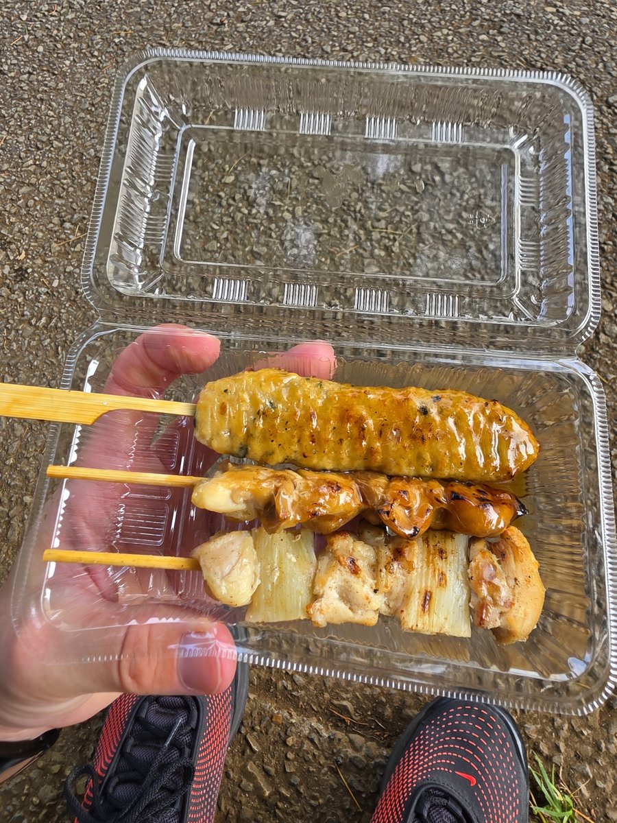 arizigoku's tweet photo. 今日は自衛隊の祭りの方行ってきた🚶
流石に昼間は暑すぎてヤバかったね🥵
入る気はなかったけど、お化け屋敷180分待ちって😲
日陰だとはいえ、この炎天下の中並ぶなんて凄いなぁ🌞
整理券とかにすればいいのに🎫 https://t.co/vWGVoc4C7N