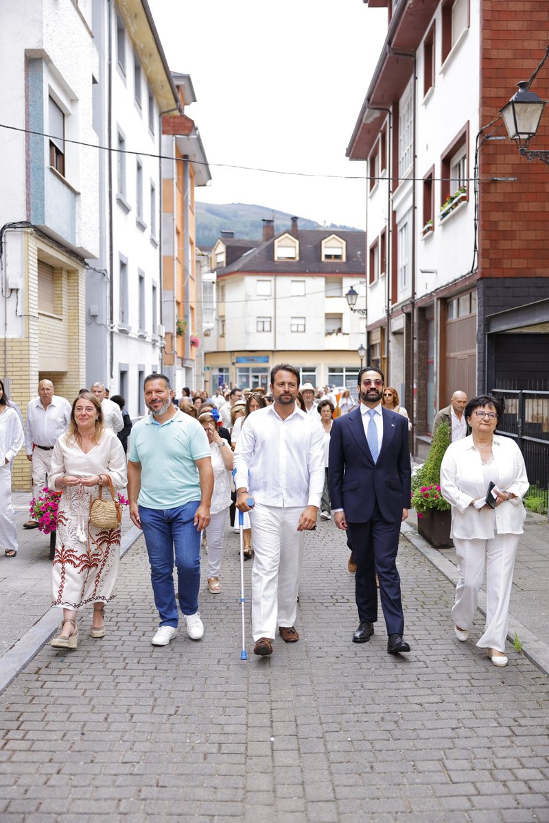 PP_Asturias's tweet photo. 🌱 El Día del Emigrante de Allande es una cita para recordar a quienes un día tuvieron que emigrar  y que, allá donde fueron, llevaron consigo sus raíces, sus tradiciones y el orgullo de ser asturianos. La distancia no borra los vínculos. 💙 💛 https://t.co/KFTQbddruz