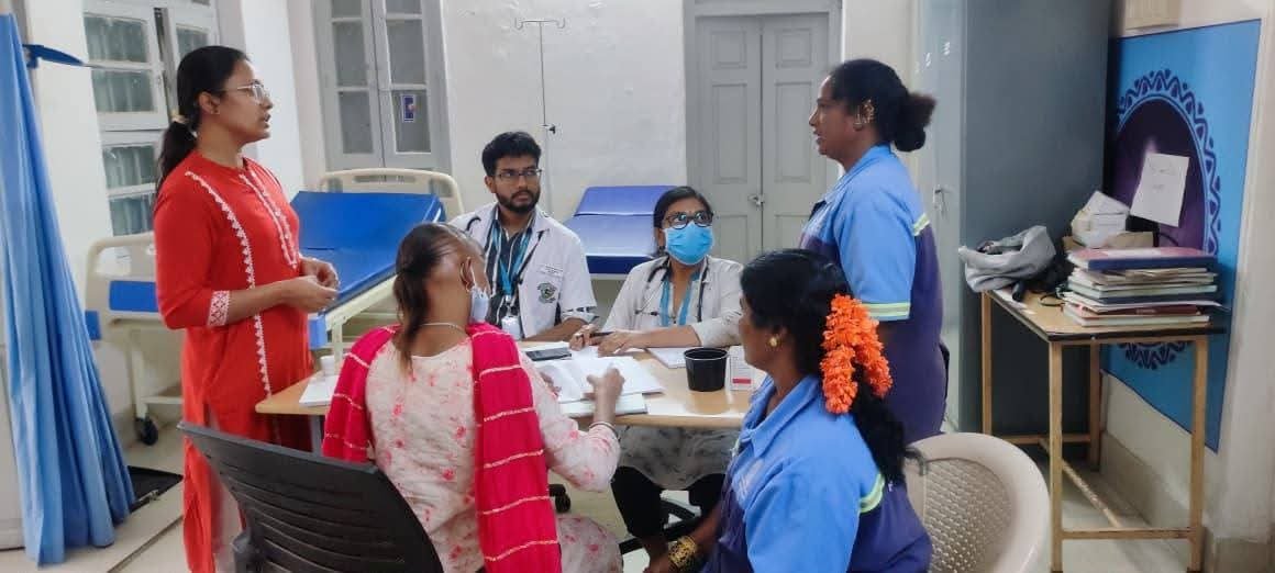 gba_msu's tweet photo. 🏥 ಪೌರಕಾರ್ಮಿಕರ ಆರೋಗ್ಯ ತಪಾಸಣೆ | ಸುಧಾಮನಗರ ನಮ್ಮ ಕ್ಲಿನಿಕ್

ಬೆಂಗಳೂರು ಕೇಂದ್ರ ನಗರ ಪಾಲಿಕೆಯ ವತಿಯಿಂದ ಹೆಚ್. ಸಿದ್ದಯ್ಯ ರಸ್ತೆ ಪ್ರಾಥಮಿಕ ಆರೋಗ್ಯ ಕೇಂದ್ರ ವ್ಯಾಪ್ತಿಯ ಸುಧಾಮನಗರದ ನಮ್ಮ ಕ್ಲಿನಿಕ್‌ನಲ್ಲಿ ಪೌರಕಾರ್ಮಿಕರ ಆರೋಗ್ಯ ಮೌಲ್ಯಮಾಪನ (Health Assessment) ಹಾಗೂ ಆರೋಗ್ಯ ತಪಾಸಣೆ ಕಾರ್ಯಕ್ರಮವನ್ನು ಆಯೋಜಿಸಲಾಯಿತು. https://t.co/tN99Fv128f