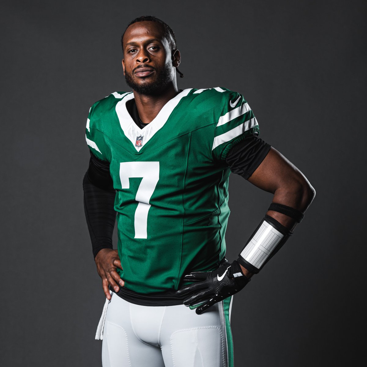 NYJetsTFMedia's tweet photo. Geno Smith is a perfect 11 for 11 with 4 TDs so far today 👀🔥✈

#Jets | h/t @antwanstaley https://t.co/1fHSshHnyR