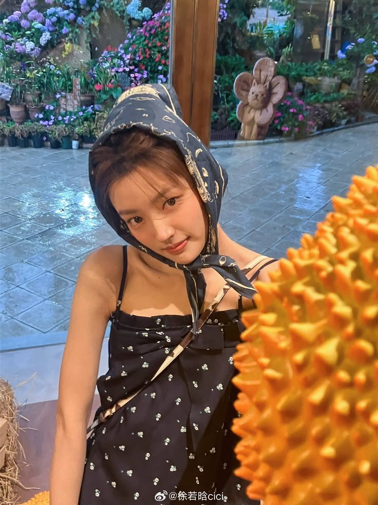 rembuIanmalam's tweet photo. Tbh, lg pgn bgt gamparin orang pakai durian. https://t.co/lW09GUEK0K
