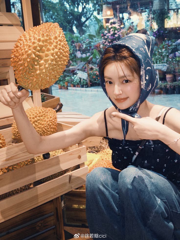 rembuIanmalam's tweet photo. Tbh, lg pgn bgt gamparin orang pakai durian. https://t.co/lW09GUEK0K