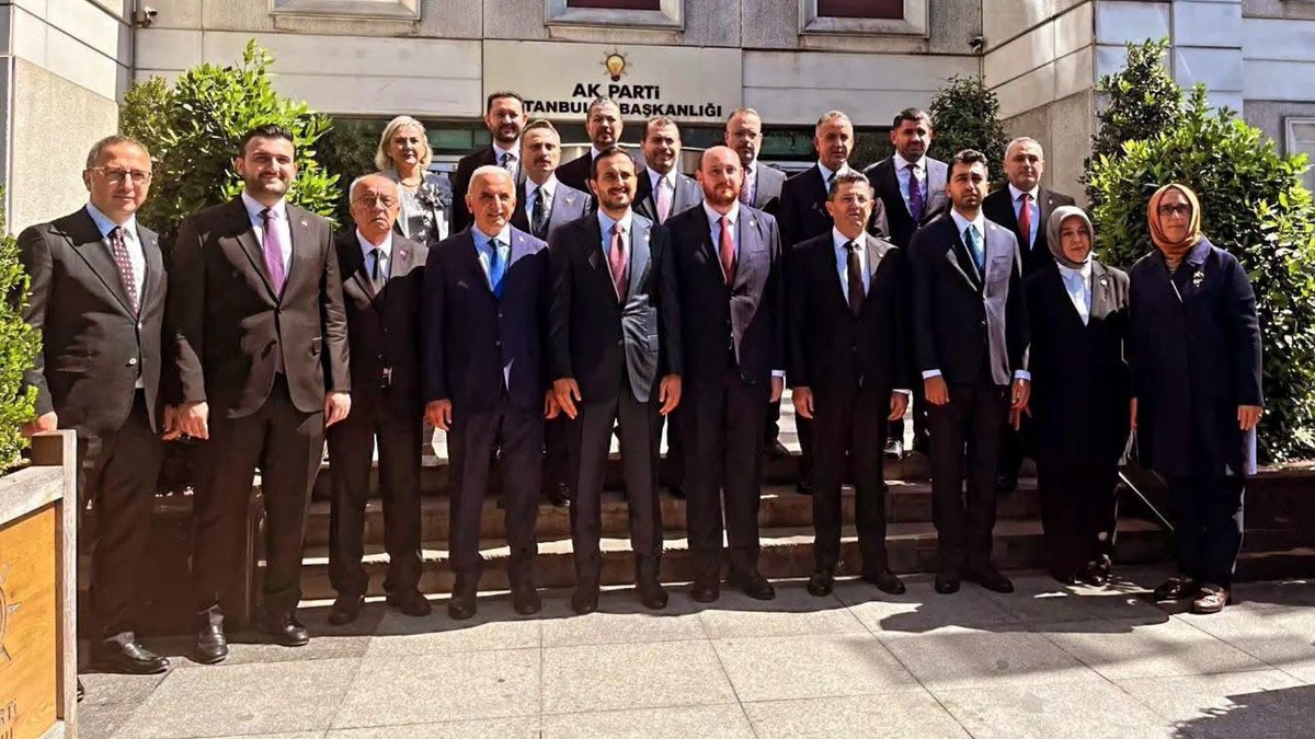 BirGun_Gazetesi's tweet photo. CHP'den seçilen 3 belediye başkanı daha AKP'ye geçti
https://t.co/COzEqYjAb2 https://t.co/Akrh83VmDi