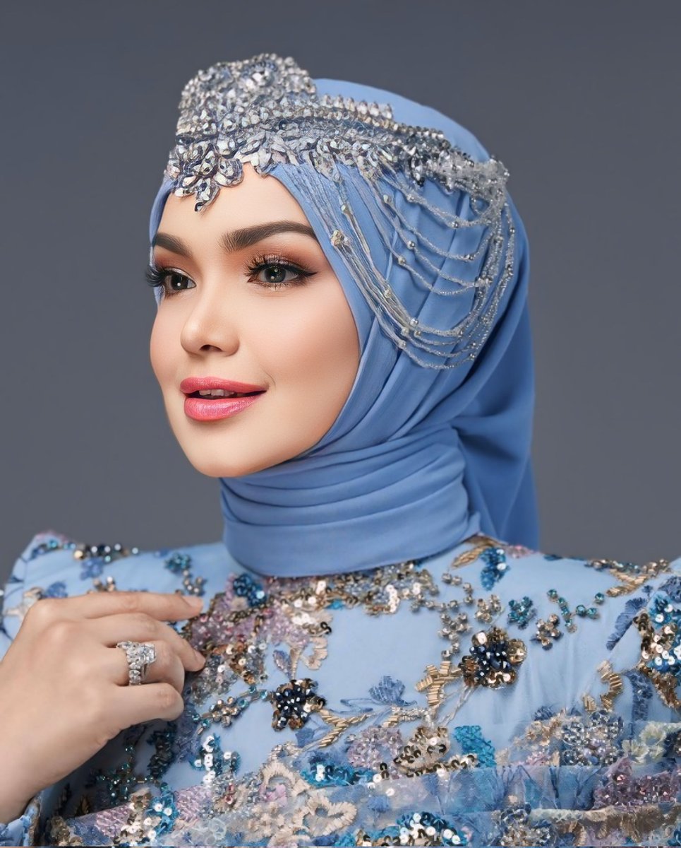 CTRJ1116's tweet photo. Yes queen Siti Nurhaliza 👑 https://t.co/5j99Juqqqz