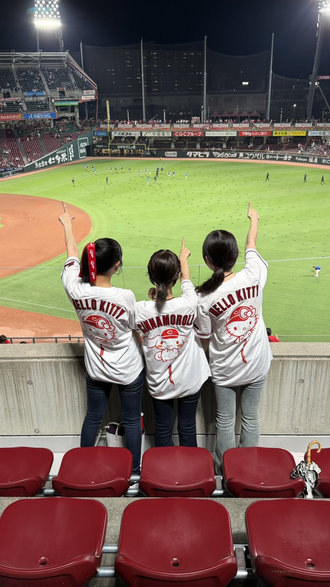 FUKUAKARI_STU48's tweet photo. なっちゃんとりかちゃんと
またまたカープ観戦してきたよ！

キティちゃん＆シナモンくんのドローンショーもあってお得すぎたﾐ・◦・ﾐ🎀♥️

#CARP #広島 https://t.co/z4Iu3dV7I3