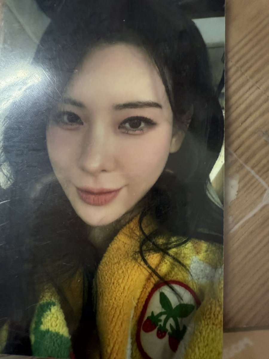 Fityeyp's tweet photo. 언니 포카 왔는데 먼 탑꾸 살지 넘 고민댐…
언니 요 포카 진짜 예뻐 https://t.co/zVzl74rILc