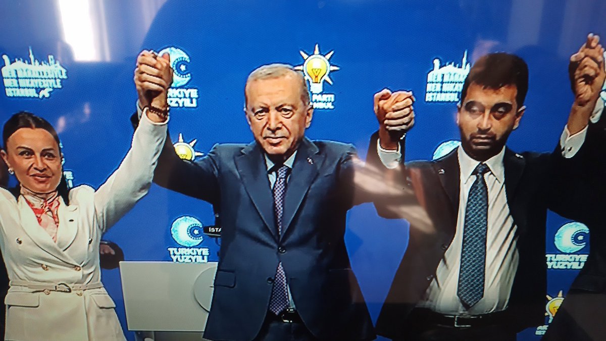 _SahinGulcan_'s tweet photo. @erenalibingol Tebrikler Başkan.👏
Ancak Düşünceli gördük sizi ! 🤔 https://t.co/vcjKEC8Lxy