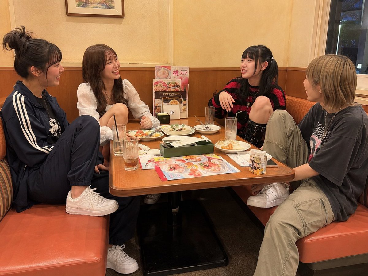 gyougiwarui's tweet photo. 行儀が悪いほど、楽しそう。 https://t.co/tqTccDXEJH