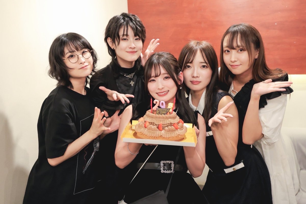 moeogura's tweet photo. #小倉萌生誕祭2026
ありがとうございました！！！

本当にたくさんの方にきていただけて直接おめでとうって言ってもらえてめちゃめちゃ幸せな一日中だったーーー！！💐

スタフラも色紙もたくさんありがとうございます🫶🏻
最高の誕生日でした🎂
これからも役者・モデルとして頑張ります！！ https://t.co/4Y9NycTQ7x