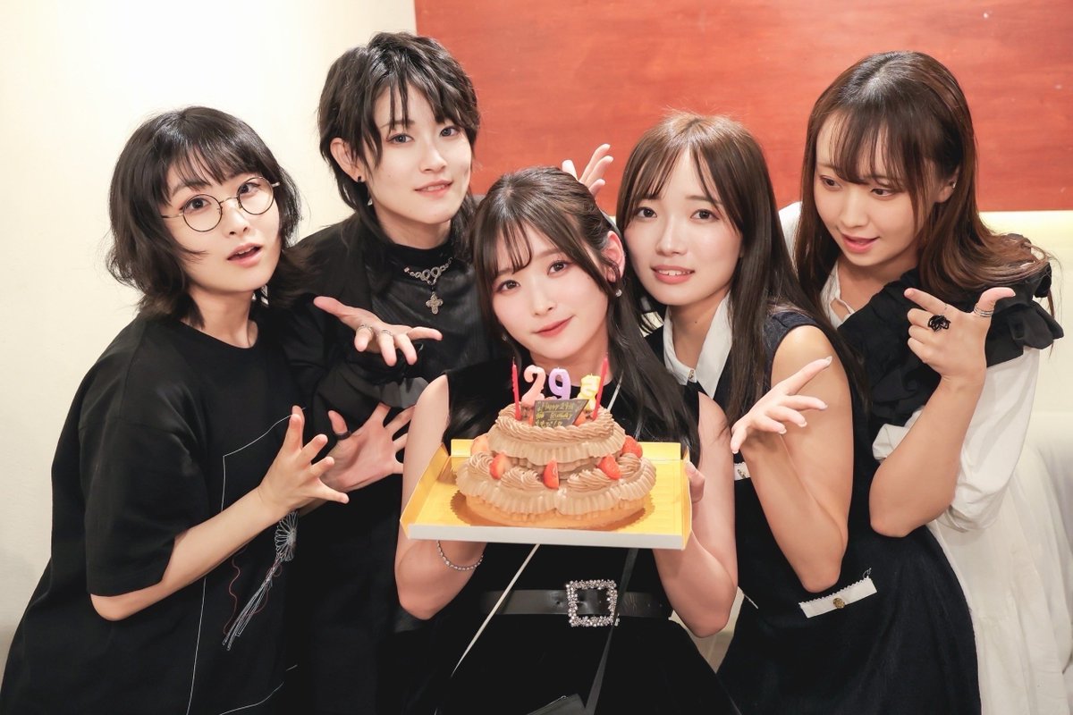 moeogura's tweet photo. #小倉萌生誕祭2026
ありがとうございました！！！

本当にたくさんの方にきていただけて直接おめでとうって言ってもらえてめちゃめちゃ幸せな一日中だったーーー！！💐

スタフラも色紙もたくさんありがとうございます🫶🏻
最高の誕生日でした🎂
これからも役者・モデルとして頑張ります！！ https://t.co/4Y9NycTQ7x