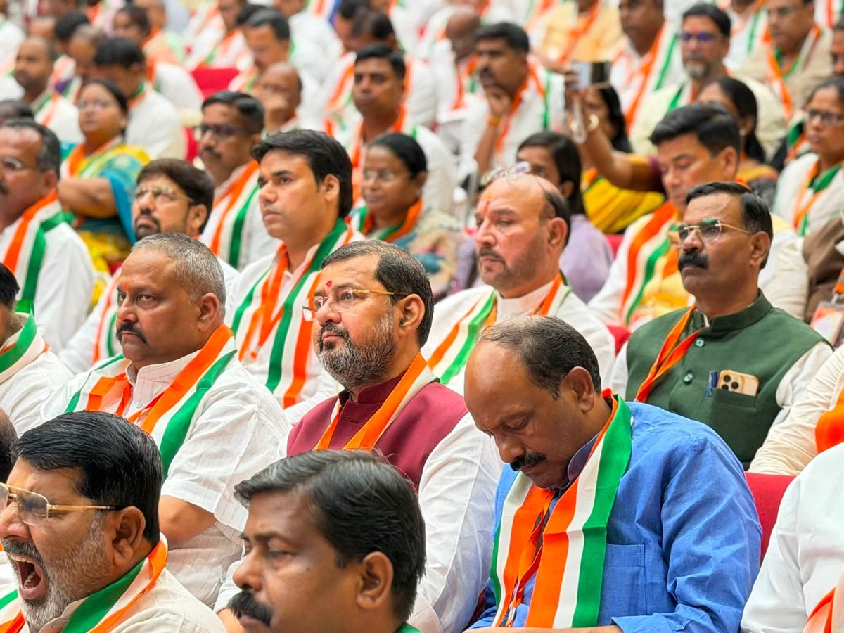 Ashokkatariya9's tweet photo. आज लखनऊ में 15 अगस्त स्वतंत्रता दिवस तक चलने वाले “हर घर तिरंगा-घर घर तिरंगा” तिरंगा यात्रा की प्रादेशिक योजना बैठक में रहने का अवसर प्राप्त हुआ । जिसमे मा० राष्ट्रीय मंत्री श्री अनिल कुरियन एंटनी जी, मा० प्रदेश अध्यक्ष श्री पंकज चौधरी जी एवं मा० प्रदेश महामंत्री संगठन श्री धर्मपाल सिंह जी का मार्गदर्शन मिला ।