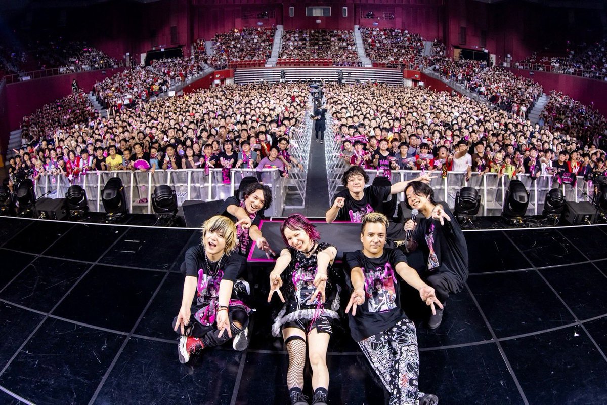 ishiiyuya_drums's tweet photo. LiSAちゃんアジアツアーセミファイナル、韓国終了ー！！
盛り上がって一緒に楽しんでくれてありがとーーーう！！🔥

ドラムセットはYAMAHA PHXでした！
鳴り方が本当に太い！

明日は同会場にてツアーファイナル！

ファナ！トゥル！セー！

#LiSA
#LiSAアジアツアー
#LiSA15th
#韓国 https://t.co/eJGU08b5Kn