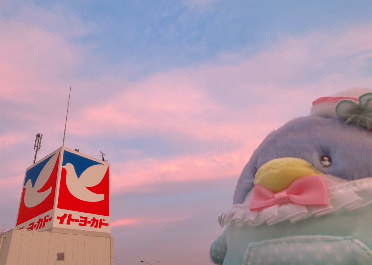 penco_sam's tweet photo. 花火大会行ってきました😙
今年は某ショッピングモールの屋上で観てきたんですが虫もいないし食べ物の調達も楽で最高でした😂
こんな楽しみ方もあったんですね😇🎆 https://t.co/sAe2QuOpOk