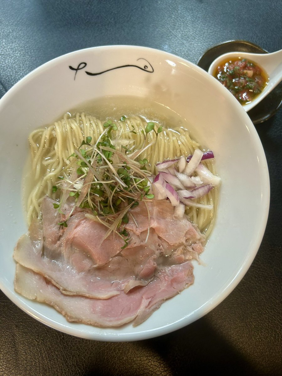 noodle_yui's tweet photo. 限定🆕
『冷やし天然真鯛ー透』

スープは長崎産天然真鯛100%！

雑味のない旨味たっぷりの贅沢な淡麗スープに仕上げました
真鯛の上品な風味と深いコクをご堪能ください

別皿で『トマトと大葉の山椒オイル和え』
爽やかな大葉の香り、トマトの酸味、そしてピリッと効いた山椒オイルが抜群の相性です https://t.co/KlZgmf0hRX