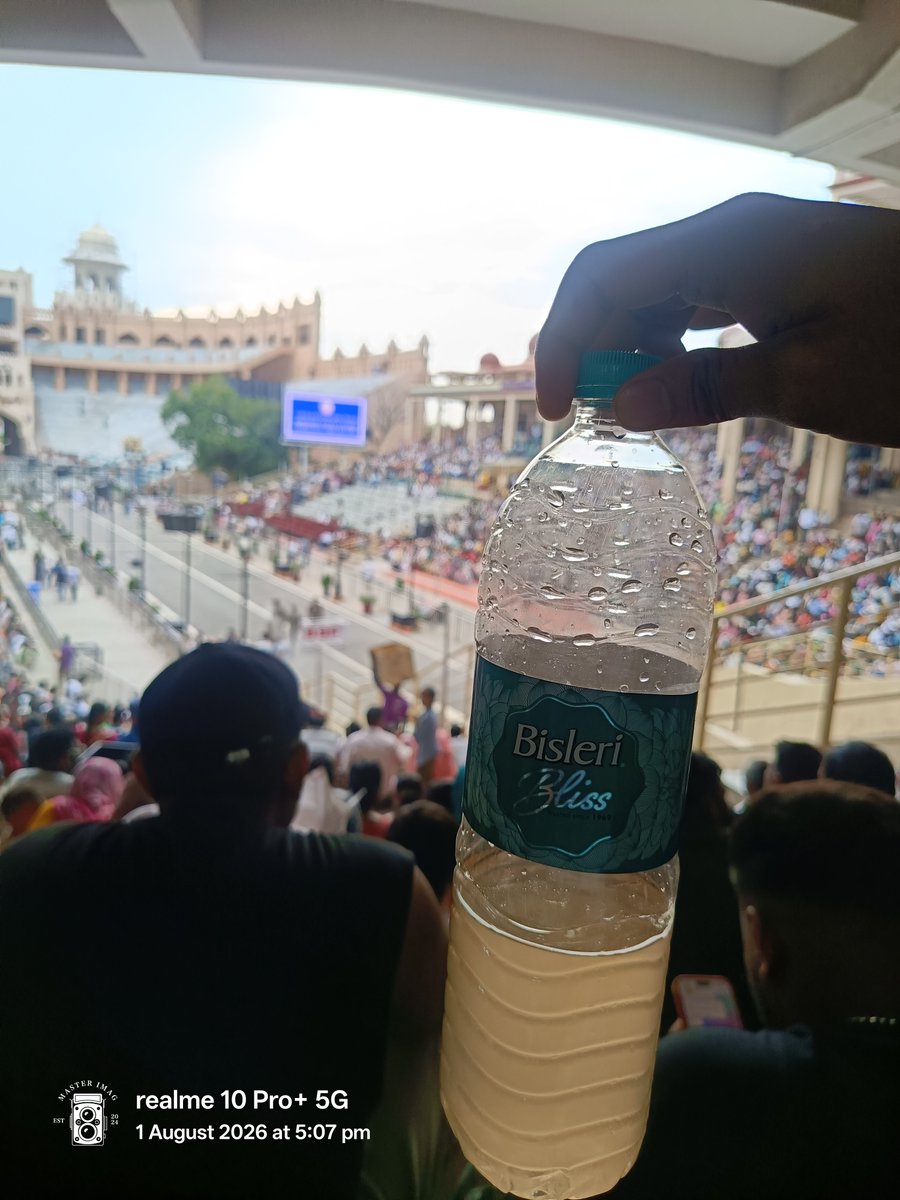 _therealmayank's tweet photo. Noticed vendors outside Attari border stadium selling bottled water above MRP (charged ₹30 for ₹20 Bisleri). Might be an isolated incident, but requesting authorities @bsf @DCAmritsar  to check overcharging of visitors. #ConsumerRights #AttariBorder #Amritsar https://t.co/VySwiUjasJ