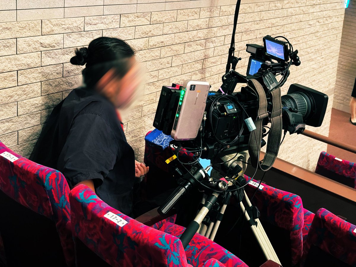TimecodeLab's tweet photo. 本日は舞台演劇の収録本番！
SWありの4カメ体制。収録用に音声の独自MIXも作ります。
今回、私はTD/VE。VEといいながらも私の手元ではアイリス等がコントロール出来ないため、VEモニタで各カメラの画を切替ながら、口頭で露出を指示したり、フォーカスを確認したりしました！
無事に収録完了です(^_^) https://t.co/fTf8MklXpy